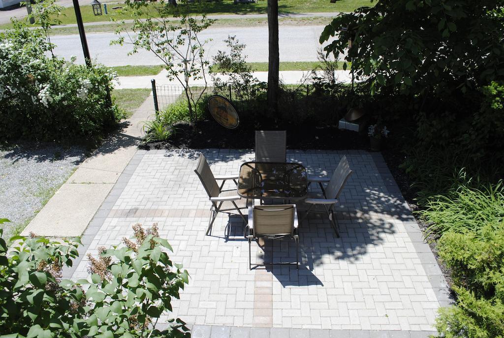 The Inn On Bay Gravenhurst Exterior photo
